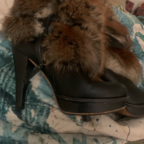 Ugg Foxley Gorgeous size 9 black platform fur boots - Picture 7 of 12